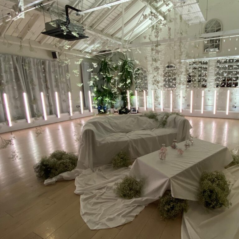 Photoshoot set lighting installation T-Pix Strip 80 and furniture